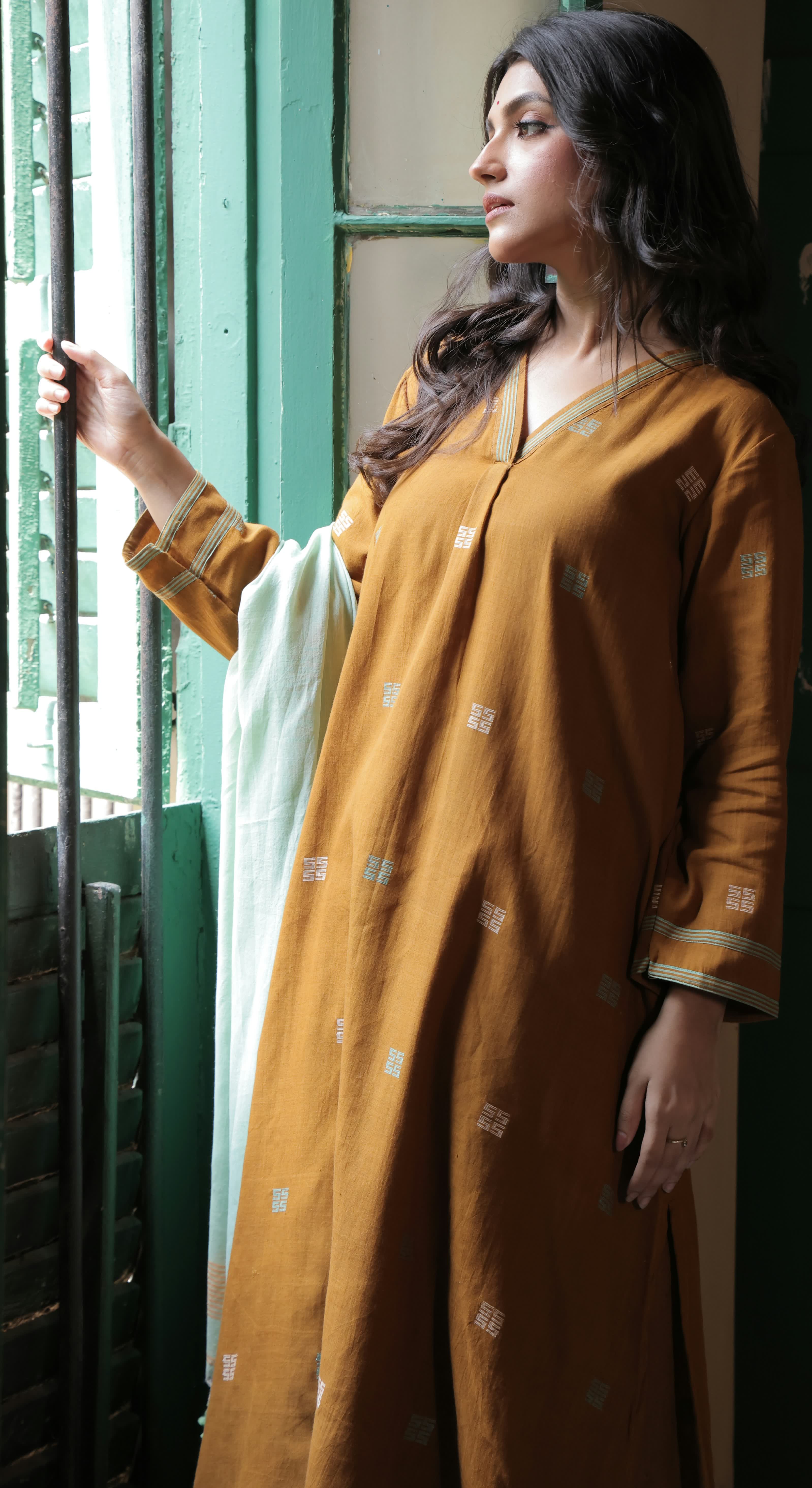 Maati (Mulmul Jamdani)