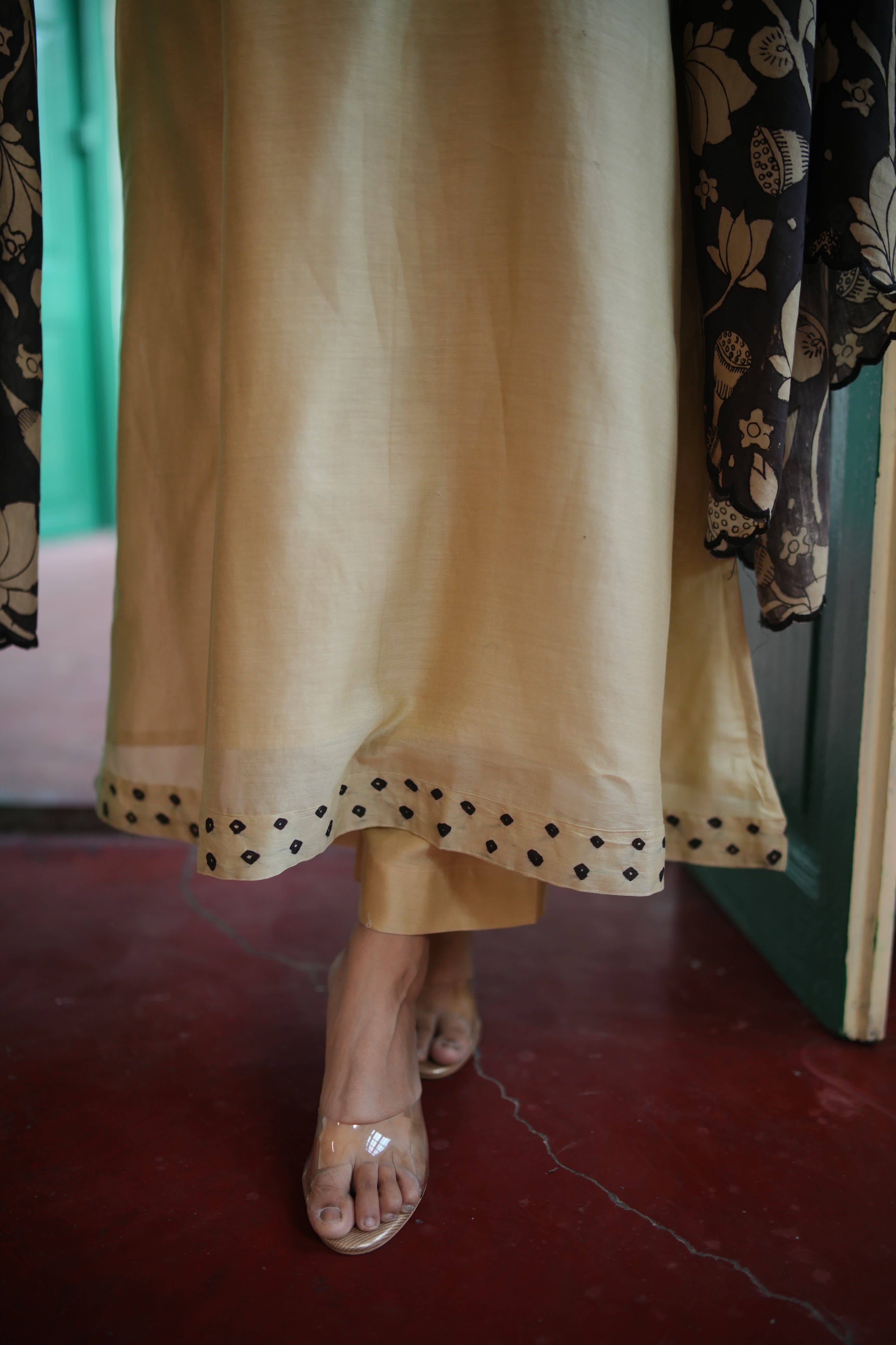 Chitra-Beige Black (Mulmul Chanderi kalamkari & bhandej)