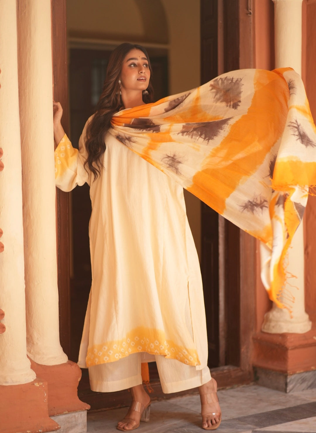 Cream Symphony (Mulmul Bhandej)