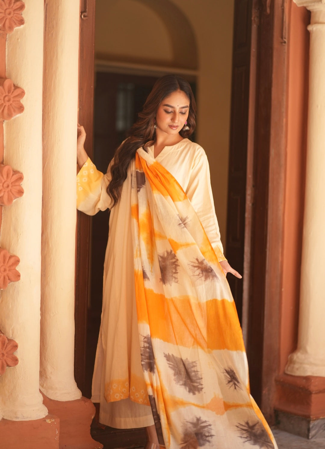 Cream Symphony (Mulmul Bhandej)