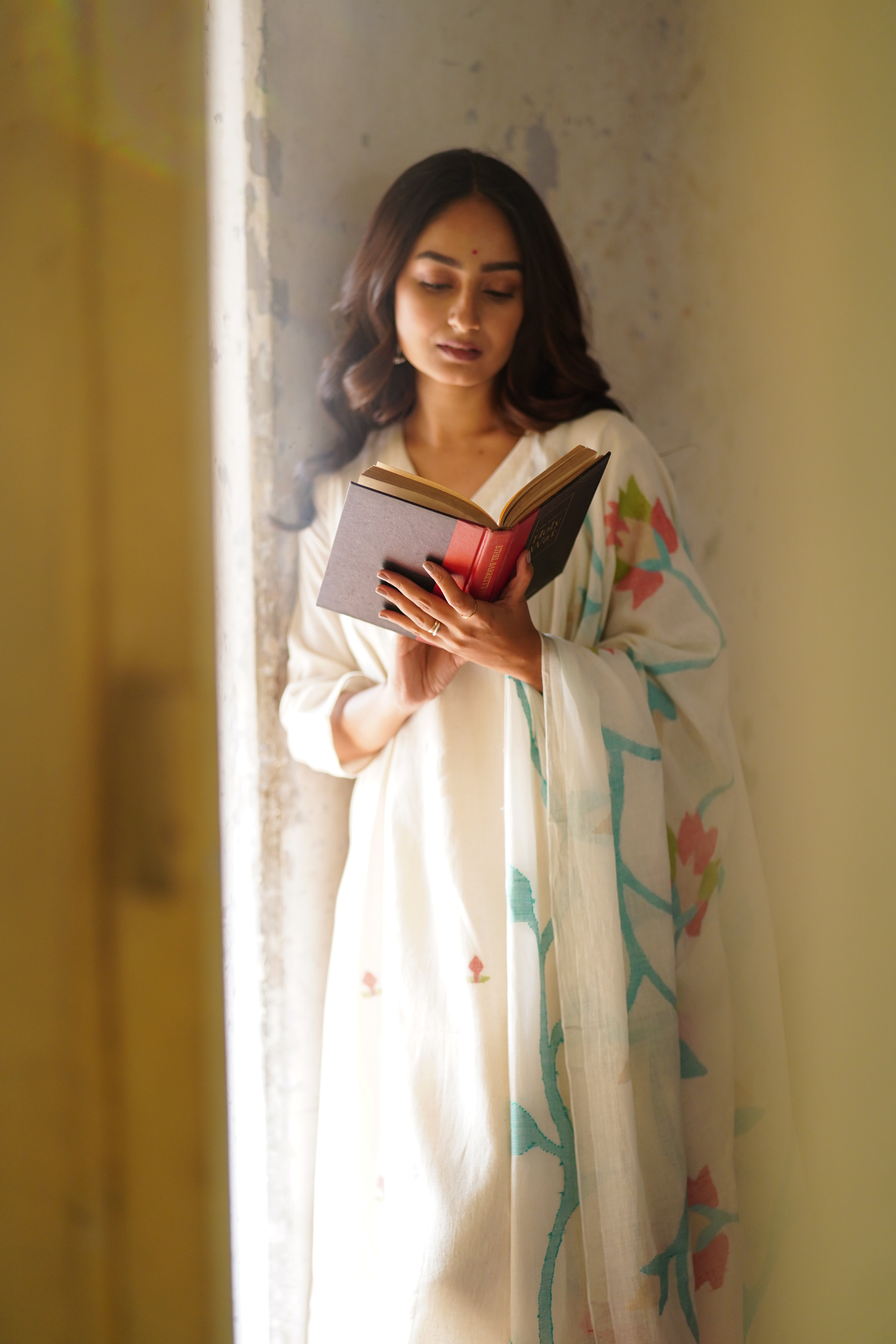 Ivory Elegance (Mulmul Jamdani)