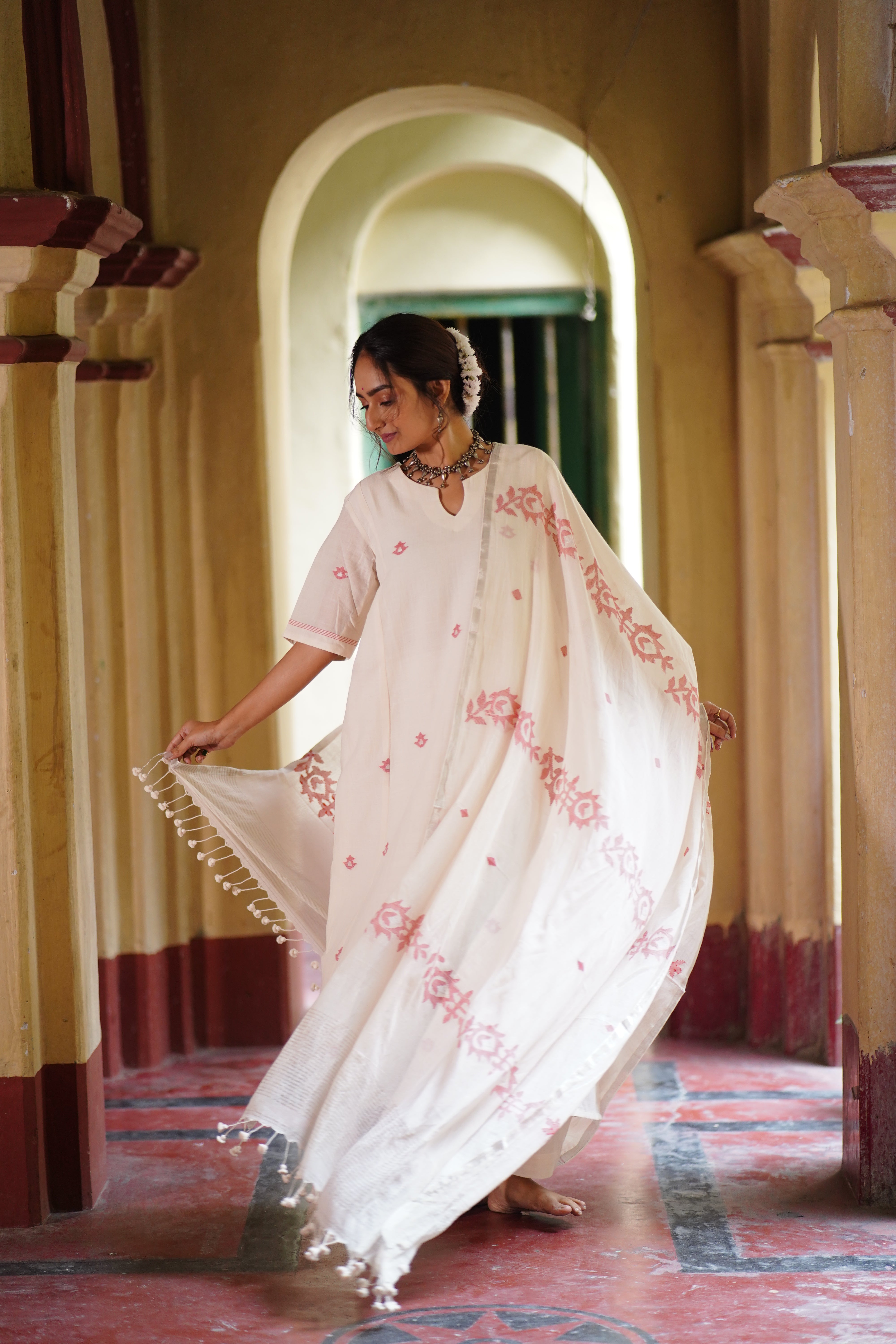 Offwhite Rouge (Mulmul Jamdani)