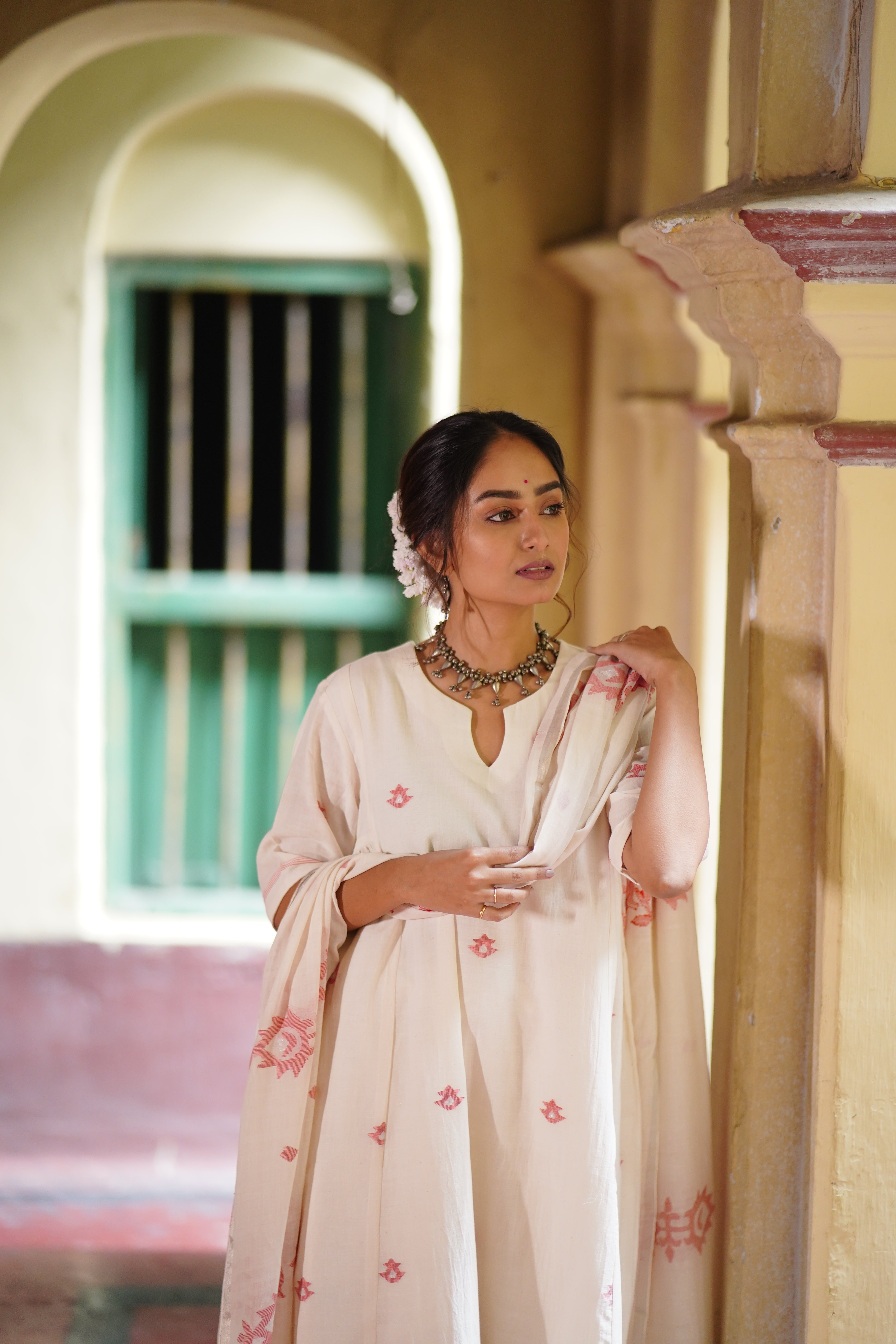 Offwhite Rouge (Mulmul Jamdani)