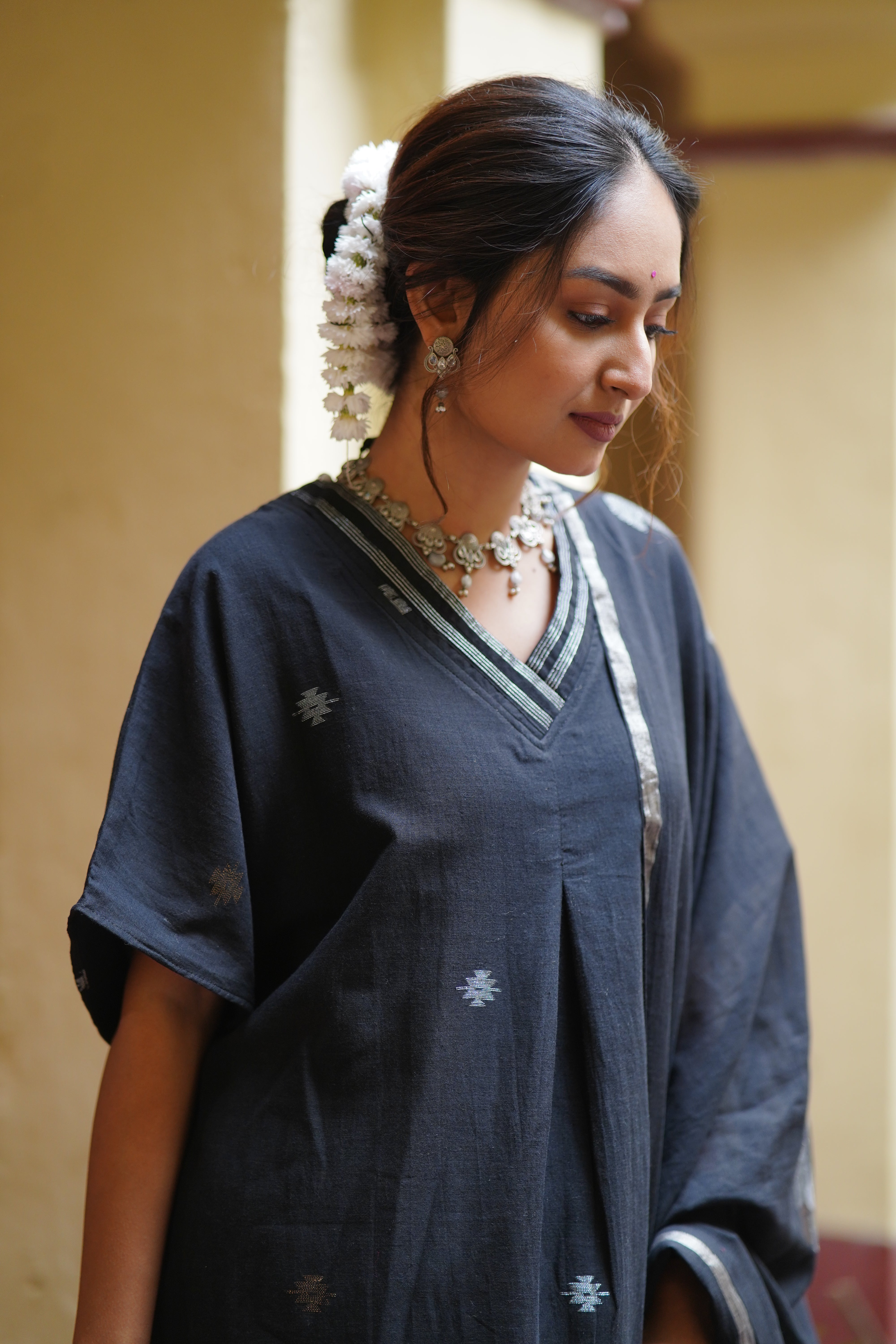 Black Tulip (Mulmul Jamdani)