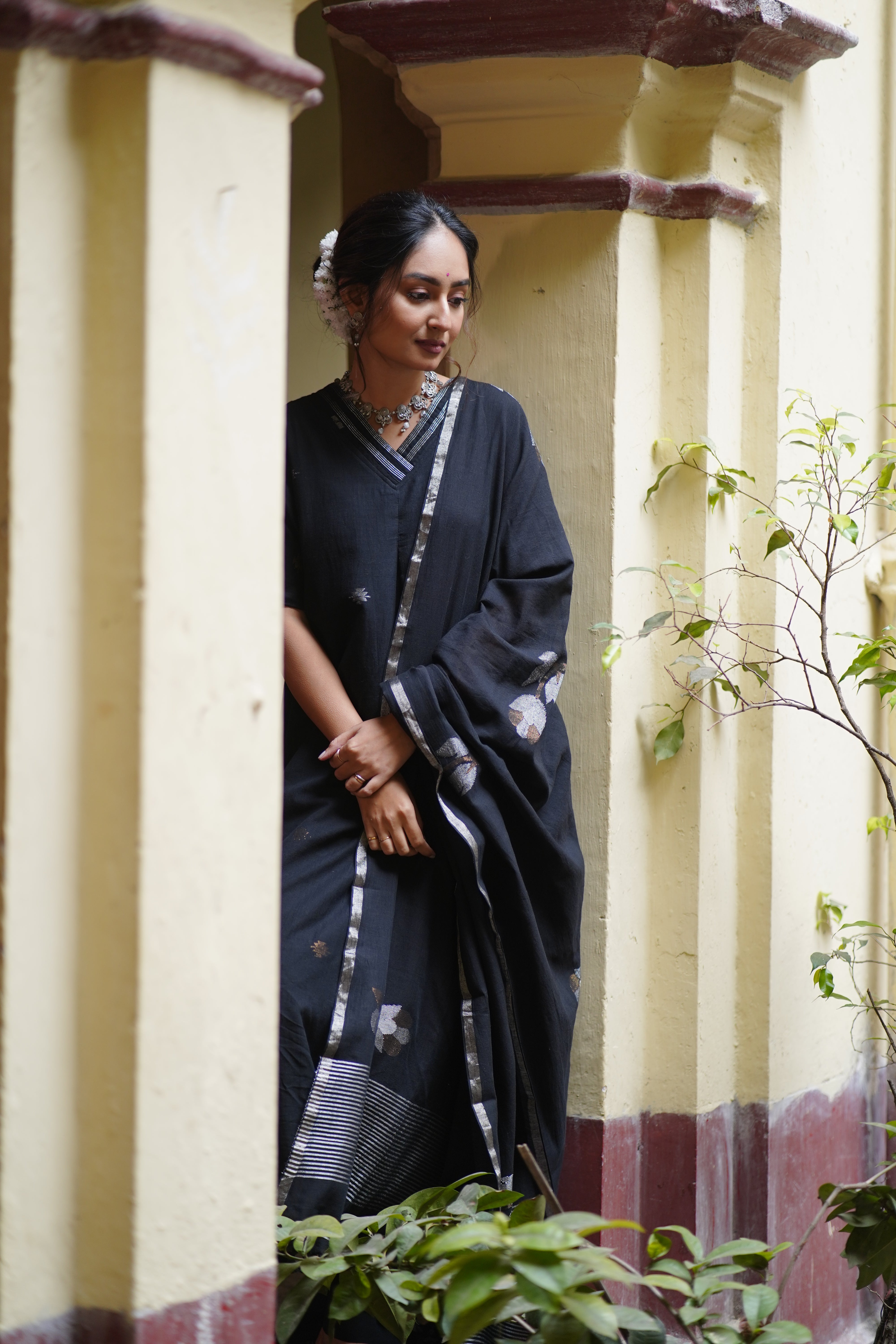 Black Tulip (Mulmul Jamdani)