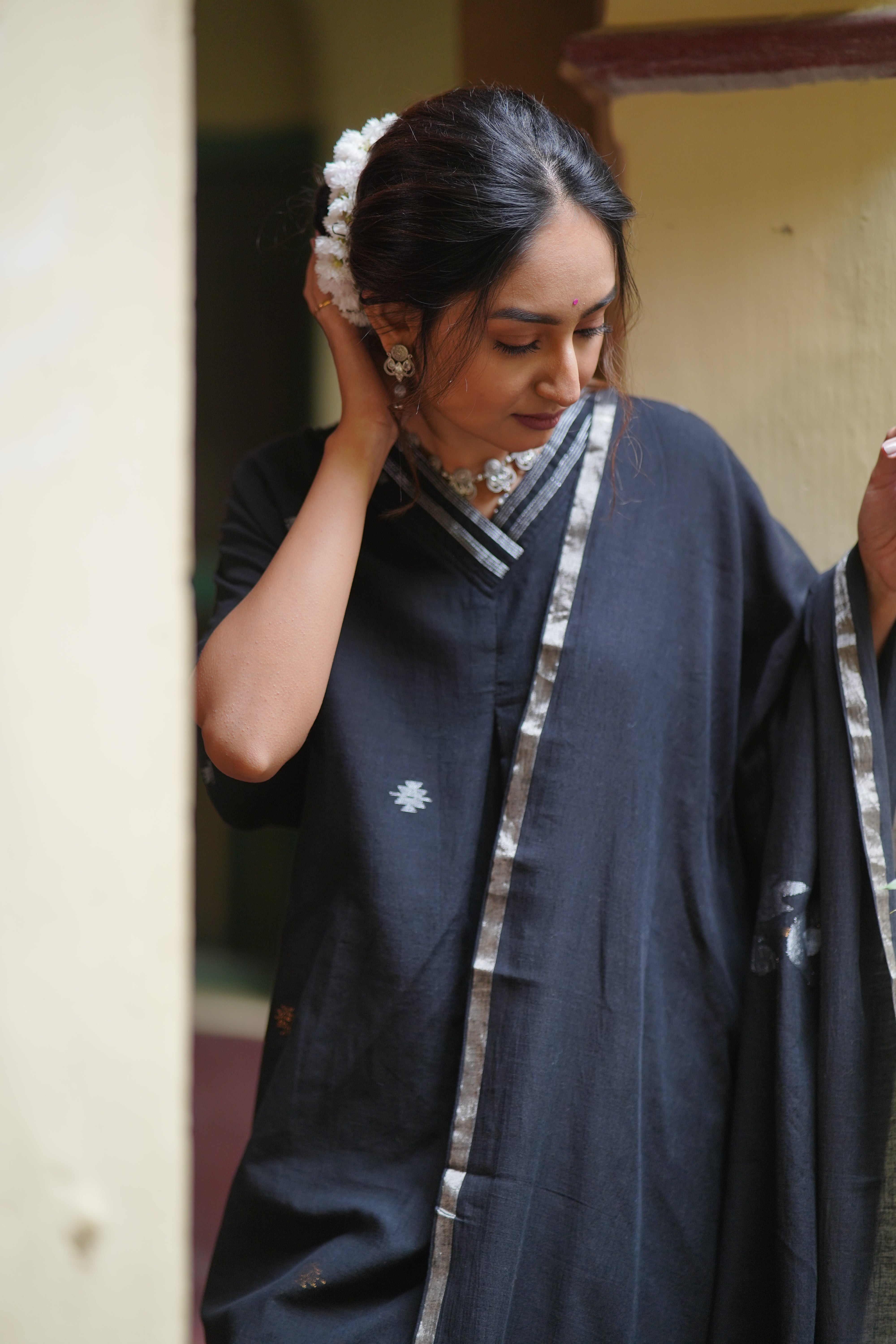 Black Tulip (Mulmul Jamdani)