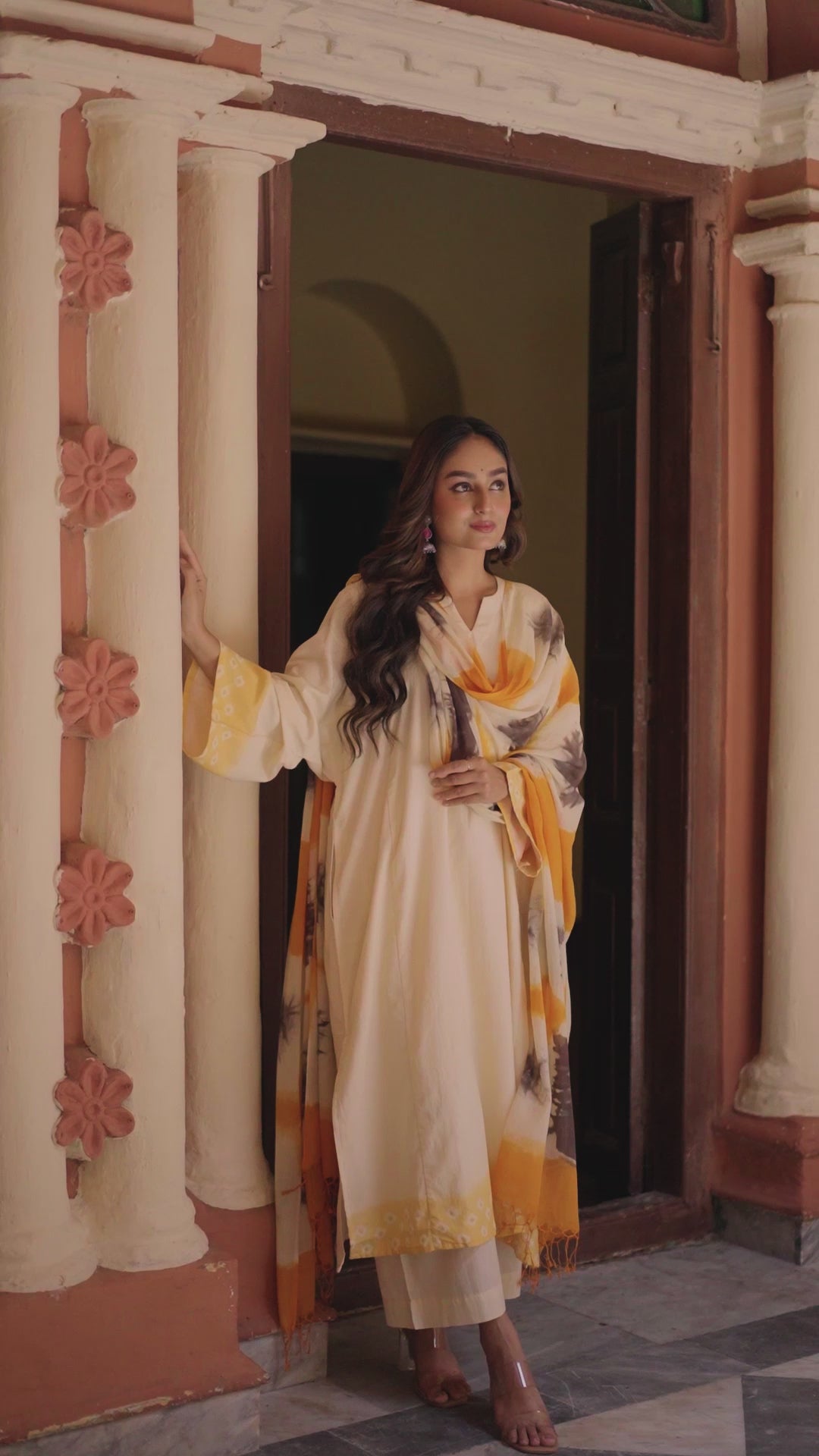 Cream Symphony (Mulmul Bhandej)