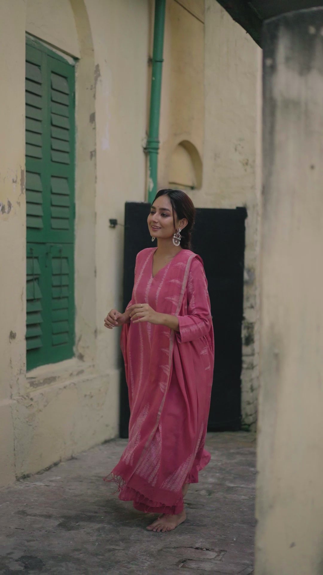 Petal Glow (Mulmul Bhandej)