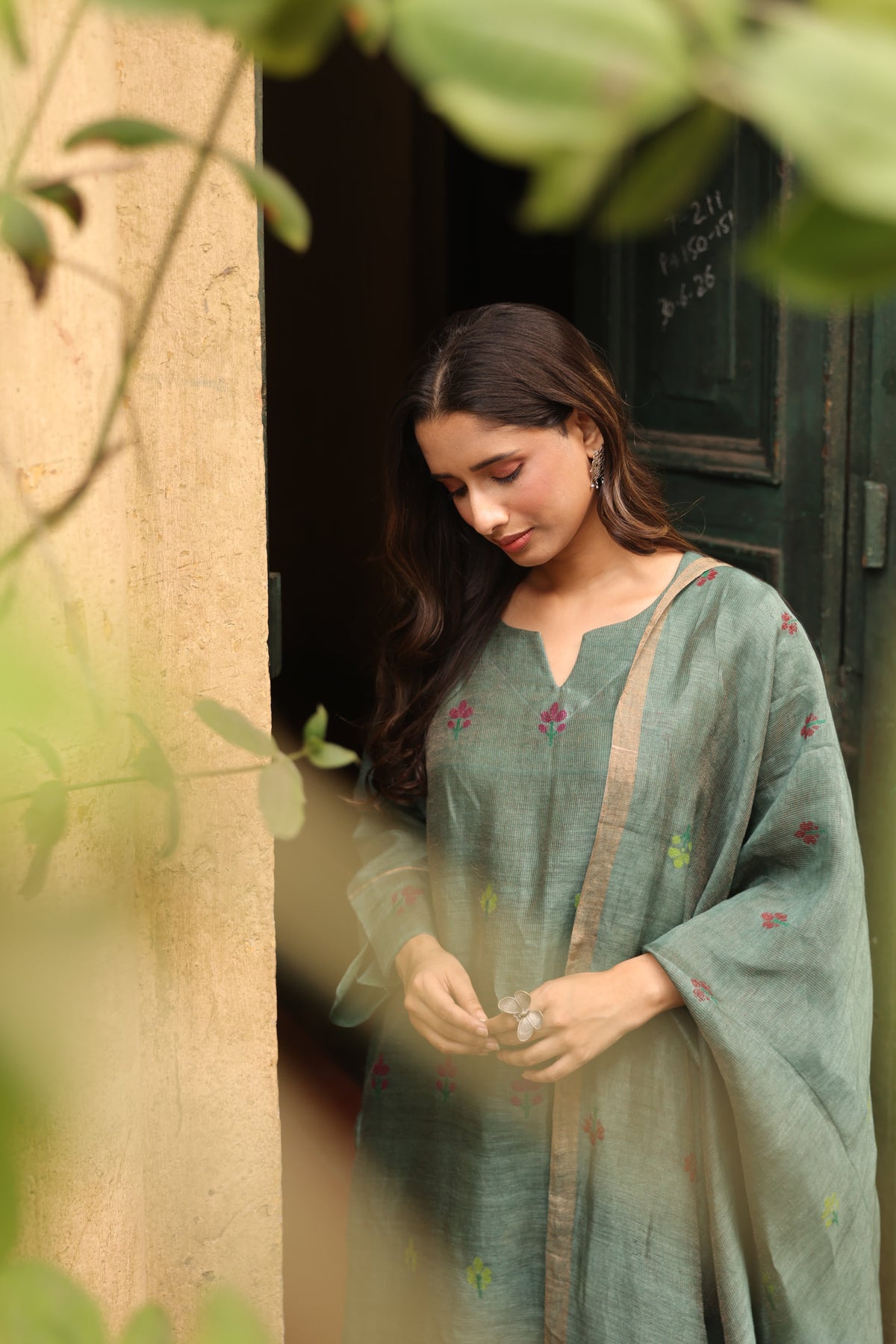 RÀAS- Earthy Green (Linen Silk Jamdani)