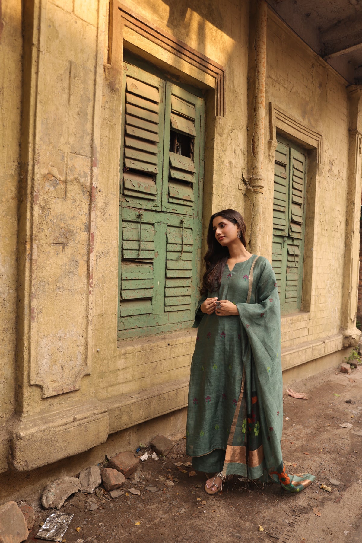 RÀAS- Earthy Green (Linen Silk Jamdani)