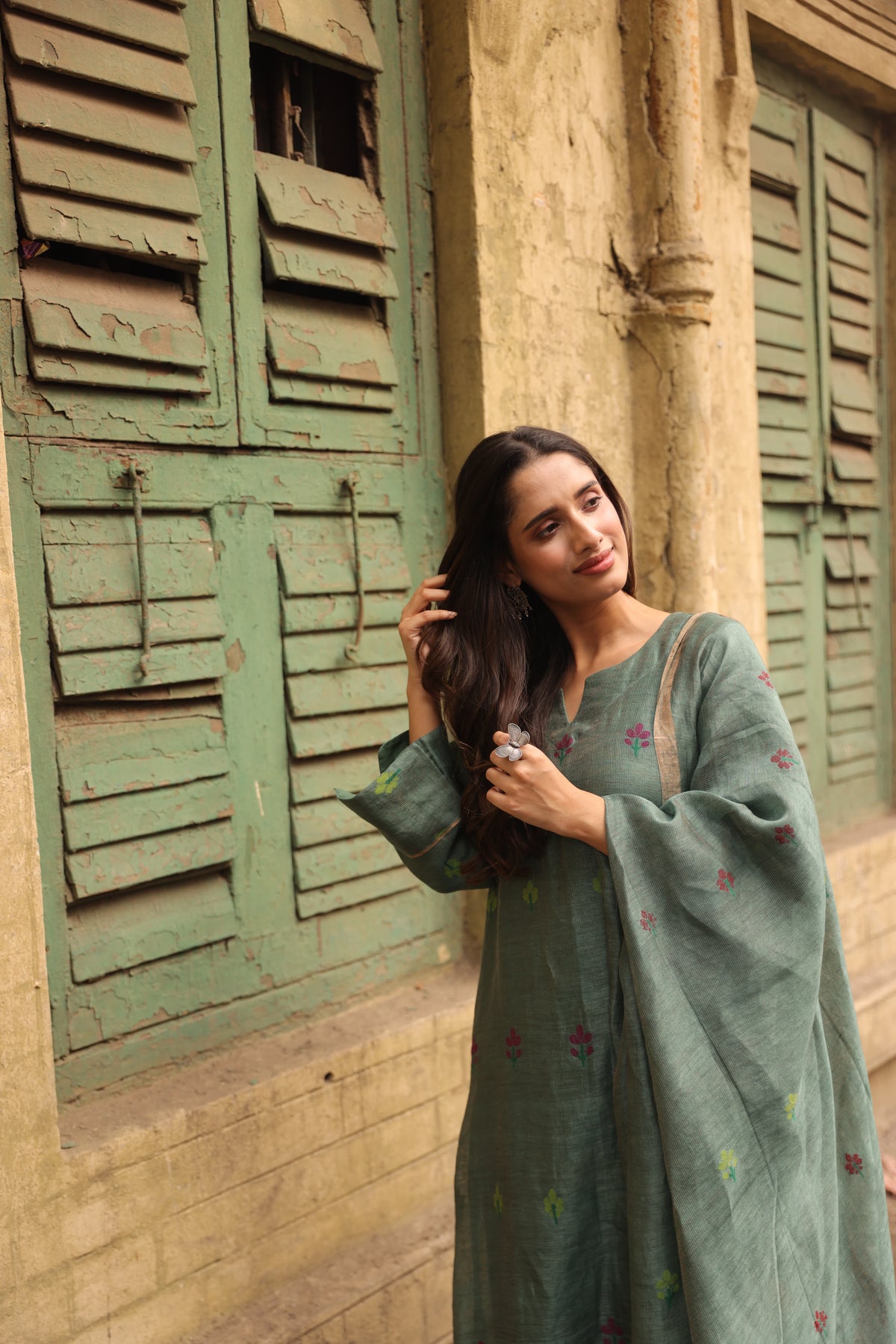 RÀAS- Earthy Green (Linen Silk Jamdani)