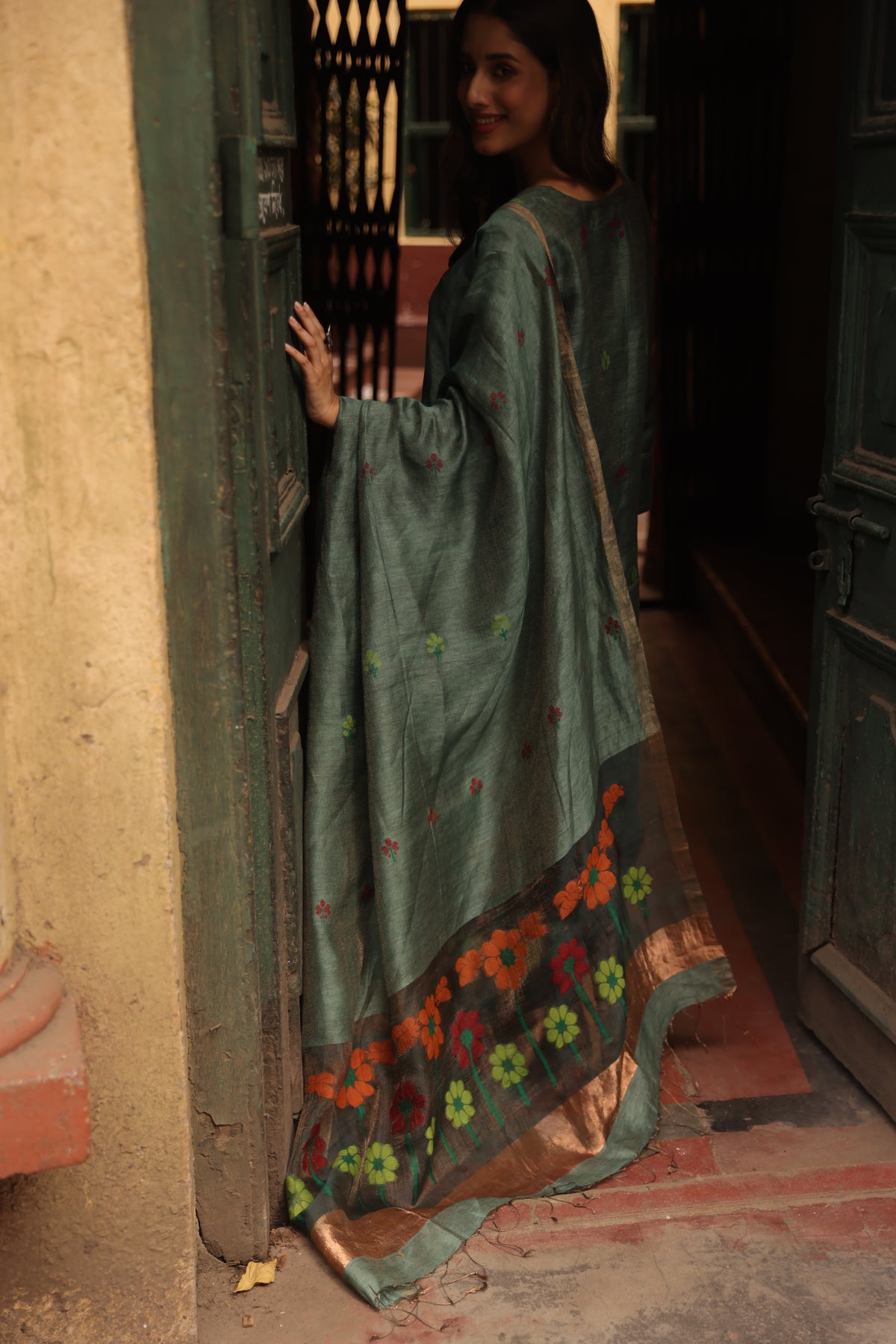 RÀAS- Earthy Green (Linen Silk Jamdani)